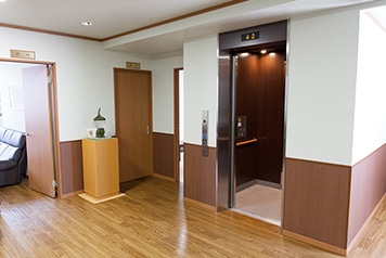 バリアフリーのエレベーター